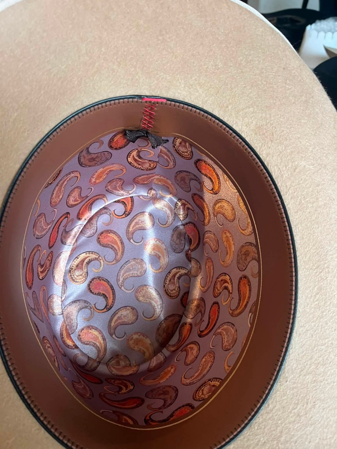 Paisley liner detail