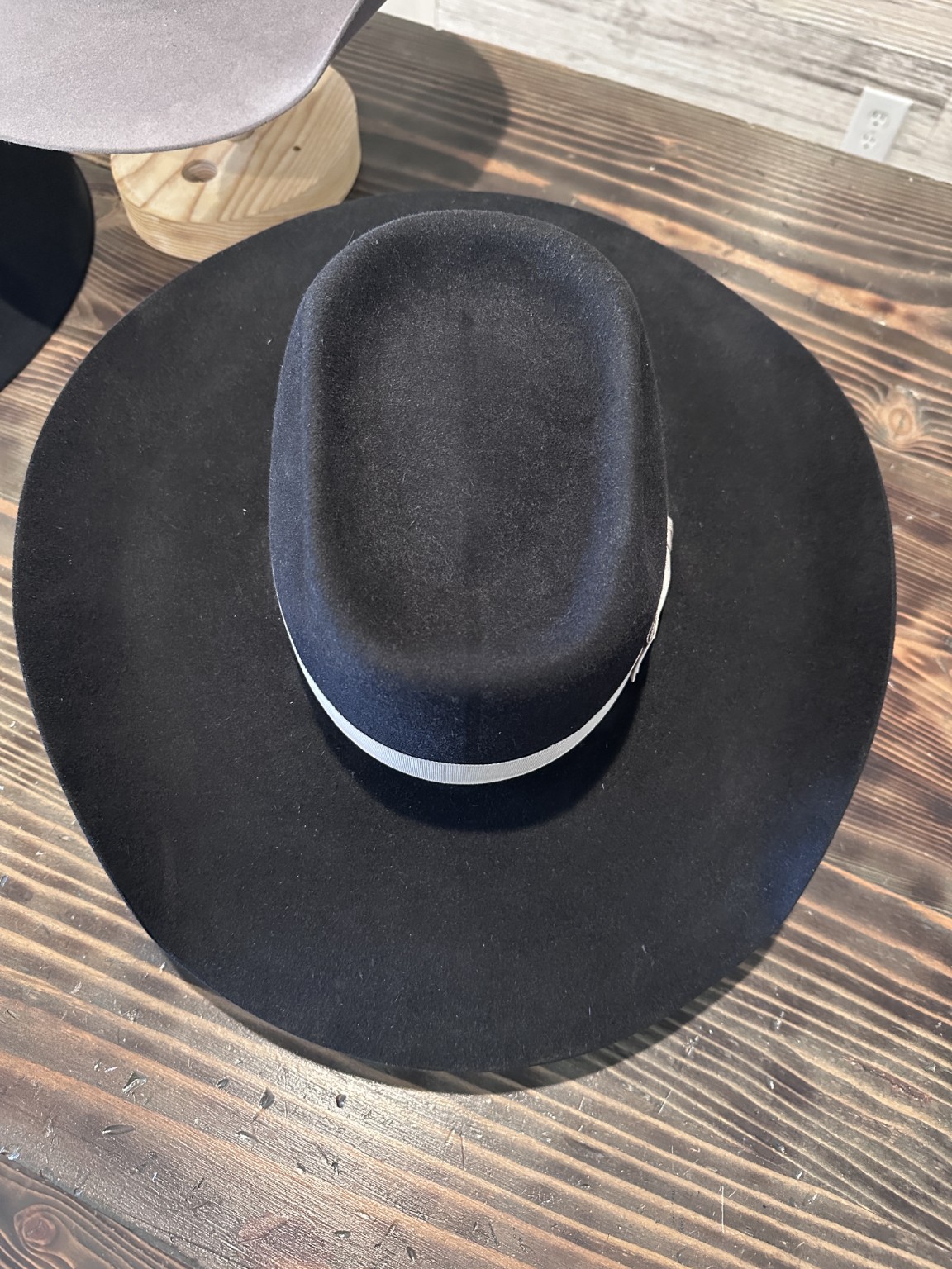 Black felt finishing